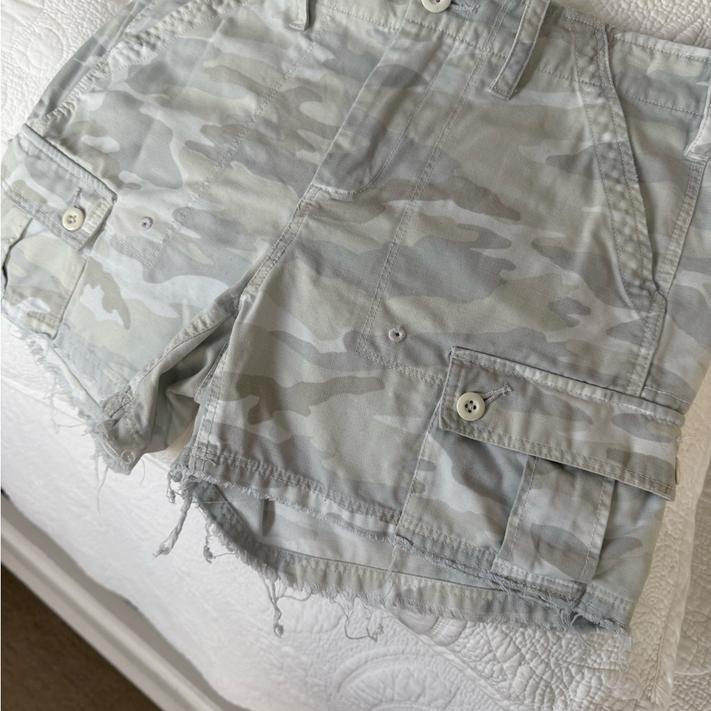 G1 Goods Gray Cargo Shorts with Raw Hem